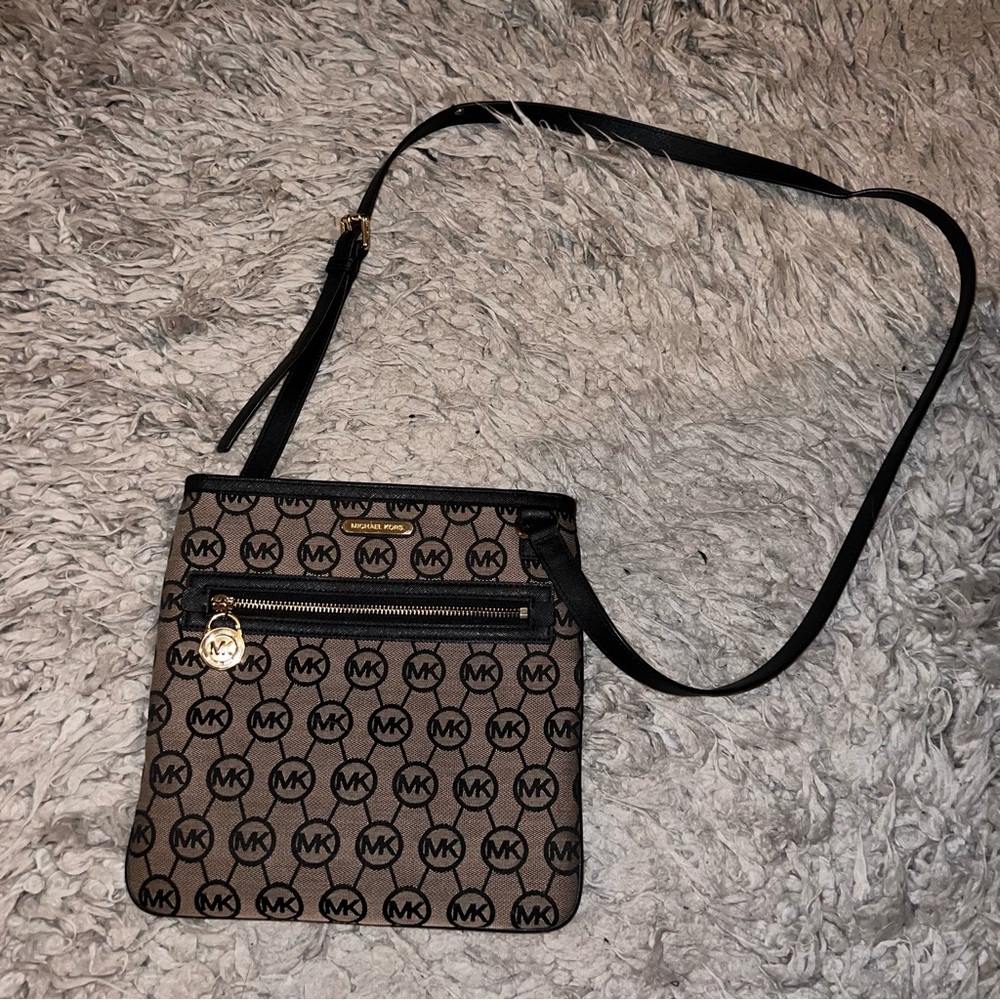 Michael Kors side purse